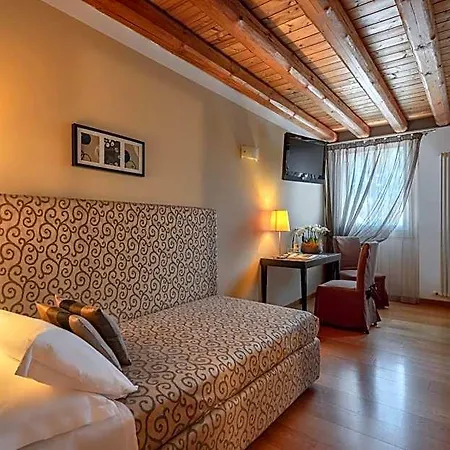 فندق Rovere 3*