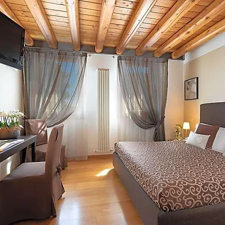 Rovere فندق
